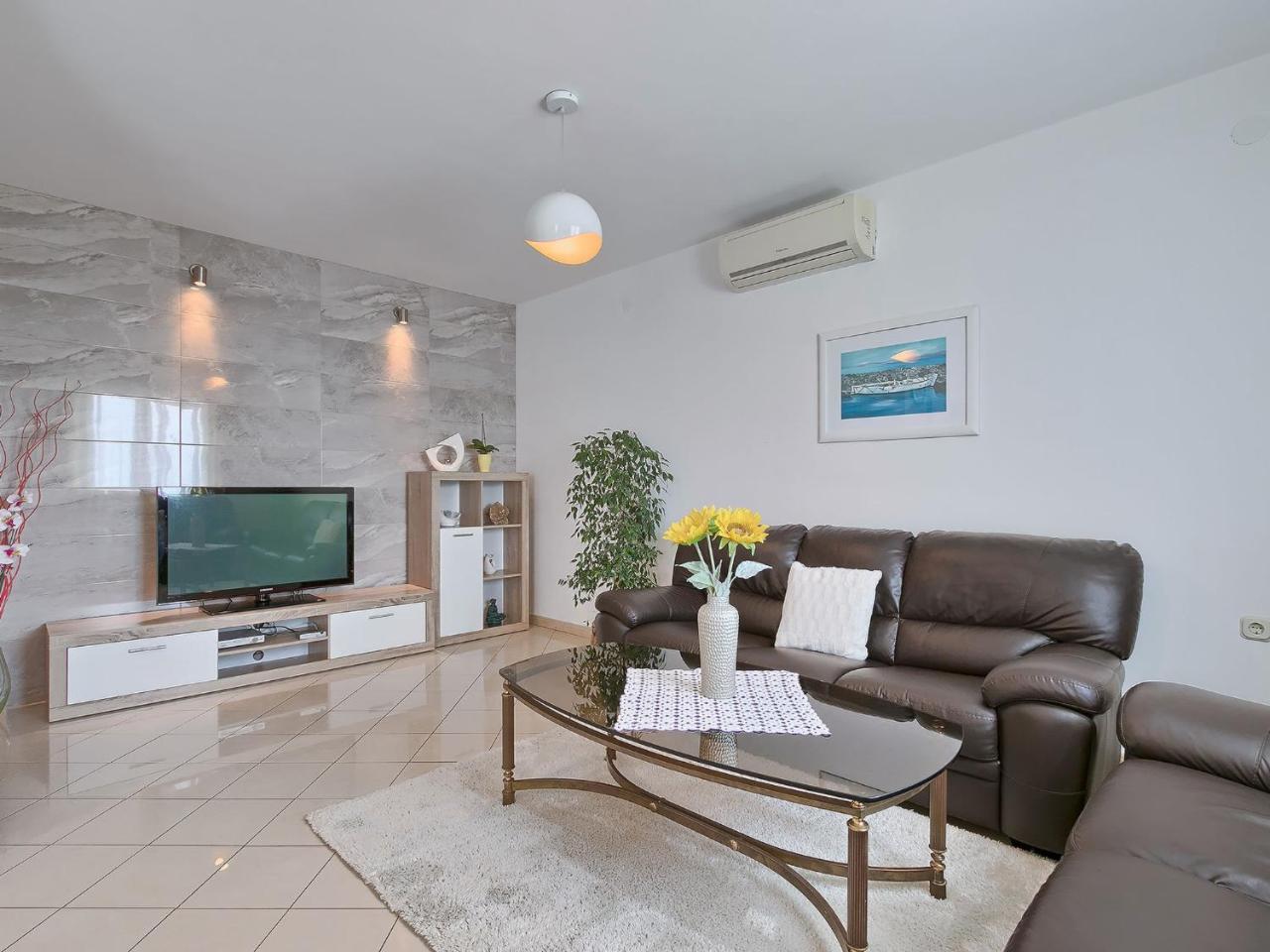 Apartment Noa Pula Bagian luar foto